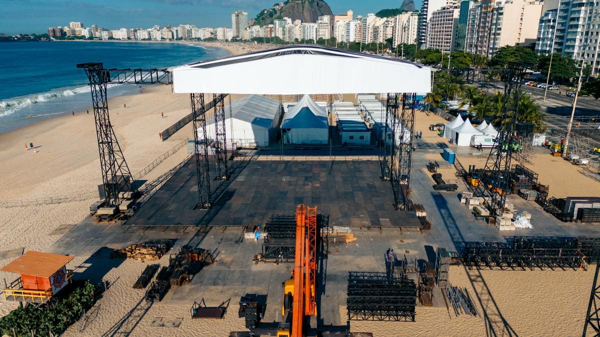 Palco do show da Madonna em Copacabana já começou a ser montado