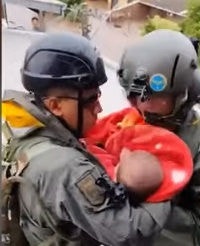 Exército resgata bebês em regiões afetadas por chuvas no RS