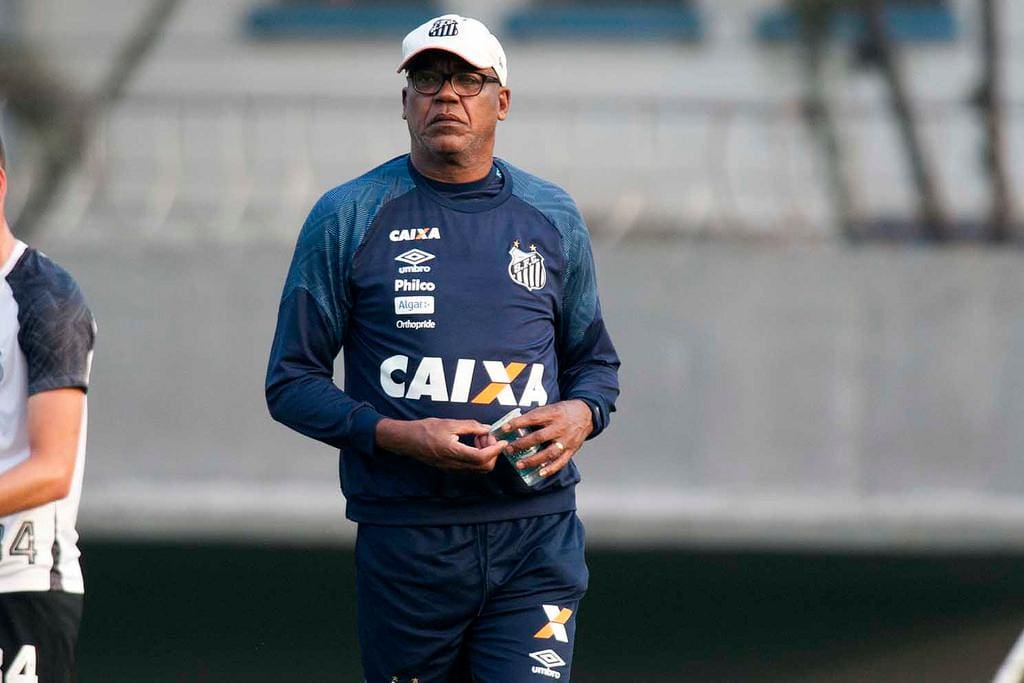 Serginho Chulapa é auxiliar técnico permanente do Santos