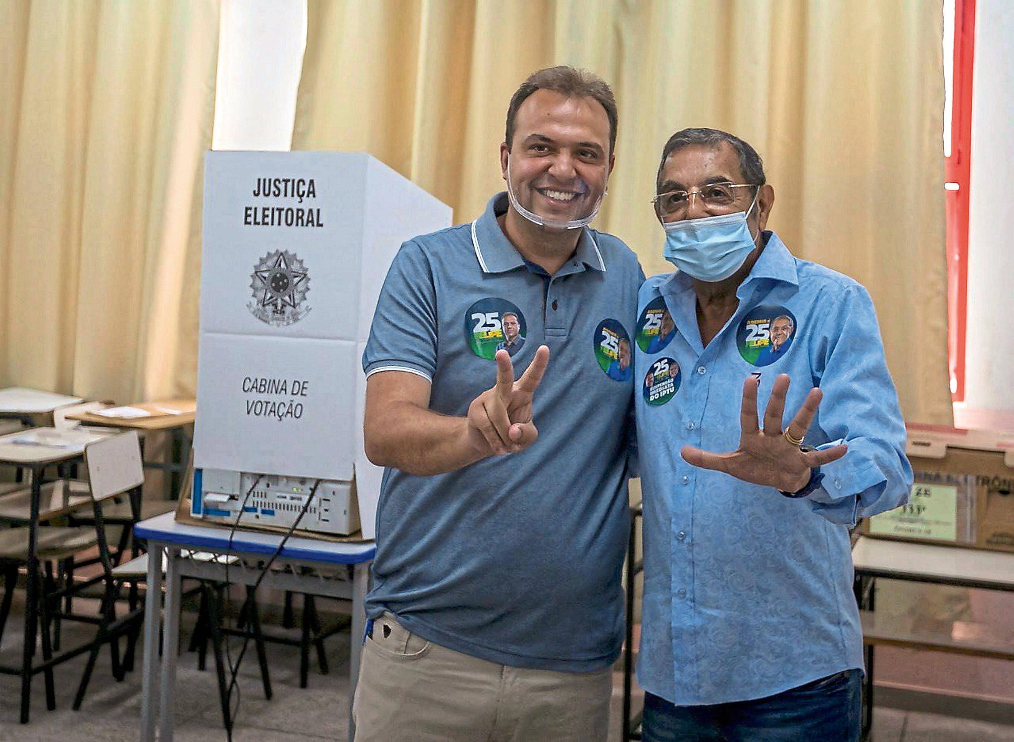 Felipe Saliba (Democratas) e Ademir Lucas votam no primeiro turno