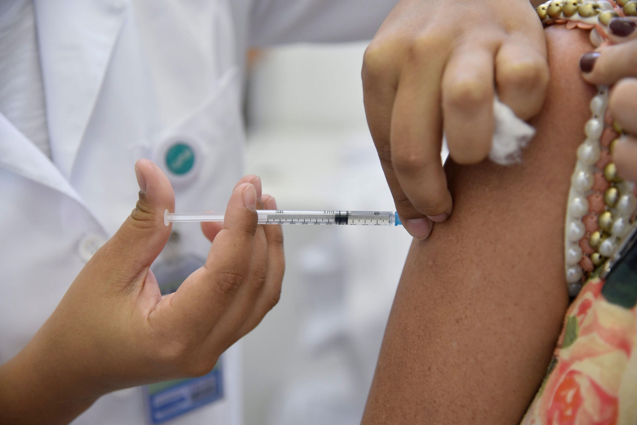 Vacina contra a gripe está sendo aplicada em público específico