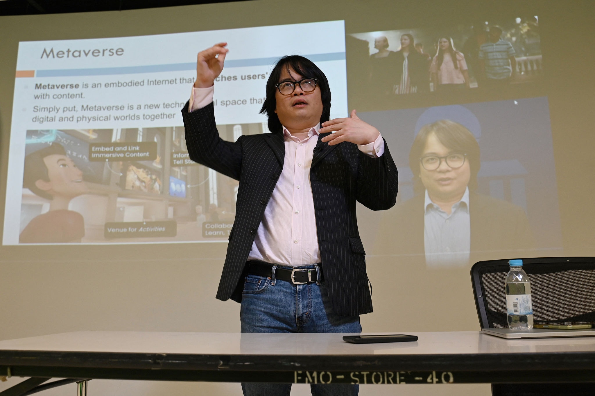This photo taken on April 9, 2024 shows Pan Hui, a professor leading a project on AI education at the Hong Kong University of Science and Technology (HKUST), teaching a class at the university in Hong Kong. Slipping on headsets, students at a Hong Kong university were transported to a pavilion above the clouds to hear Albert Einstein expound on game theory -- part of a course deploying "AI lecturers" in the classroom. (Photo by Peter PARKS / AFP) / To go with AFP story Hong Kong-China-education-AI, FOCUS by Holmes Chan