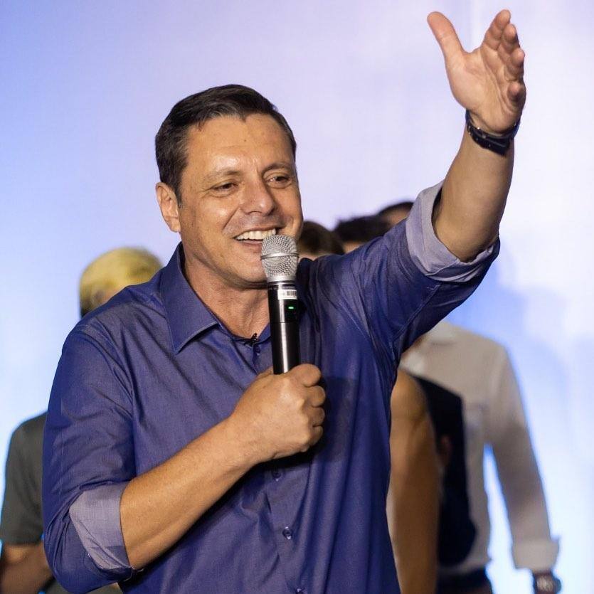Tucano Rogério Santos, 54, foi eleito ainda no primeiro turno em Santos, no litoral paulista, aumentando a hegemonia do PSDB na cidade