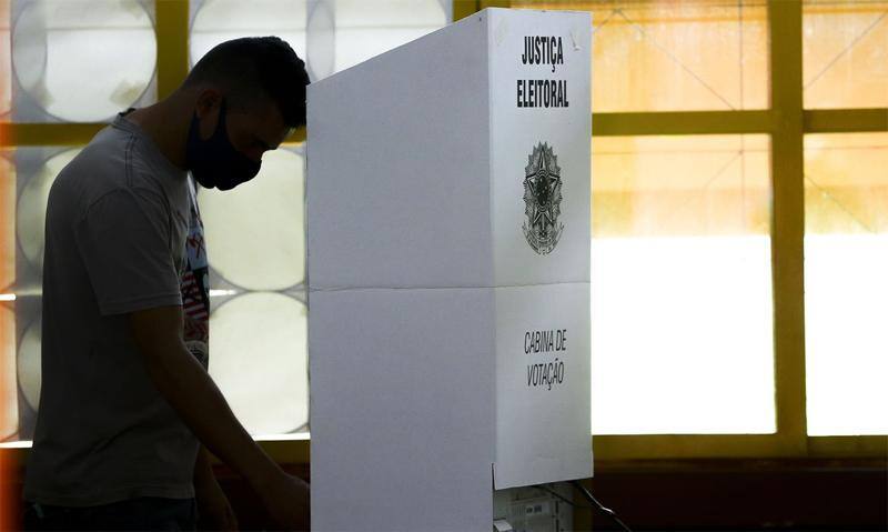 Qualquer cidadão pode monitorar os votos recebidos pelos candidatos; o aplicativo chamado “Boletim na Mão” possibilita isso