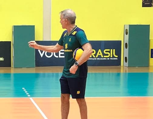 Técnico Bernardinho, da seleção brasileira