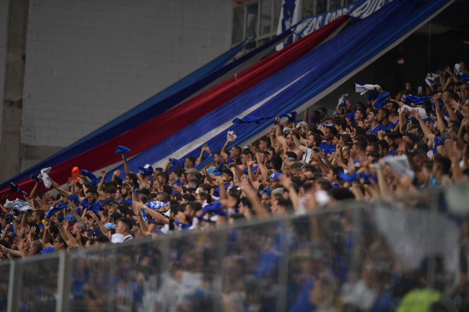 Torcedores do Cruzeiro nas arquibancadas do Independência, durante a partida com o Unión La Calera, pela Copa Sul-Americana