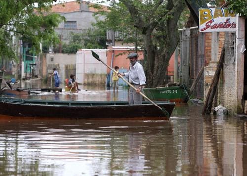 Quando transbordou, rio Guaíba inundou áreas no passado tomadas por água 