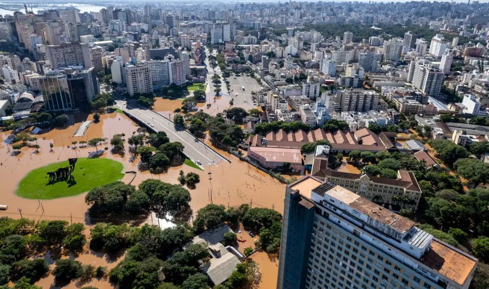 Região central de Porto Alegre ficou alagada por causa das fortes chuvas por semanas