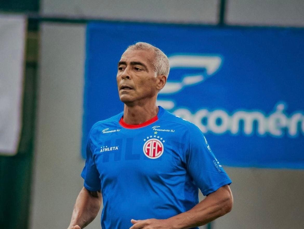 Baixinho voltará a defender o América do Rio pelo sonho de jogar com o filho