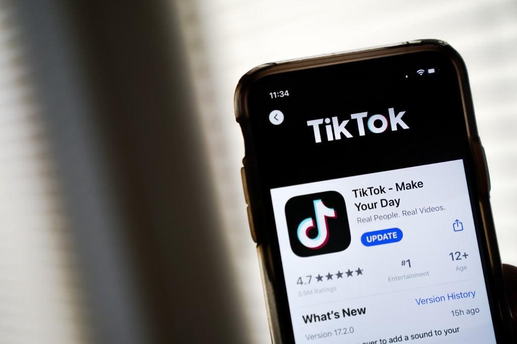 Adultos norte-americanos passam 54 minutos a mais no TikTok em relação ao Instagram